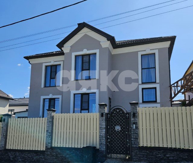 Фото №1: Дом 304 м² + 4 сот. - Геленджик, ул. Покровского, 15