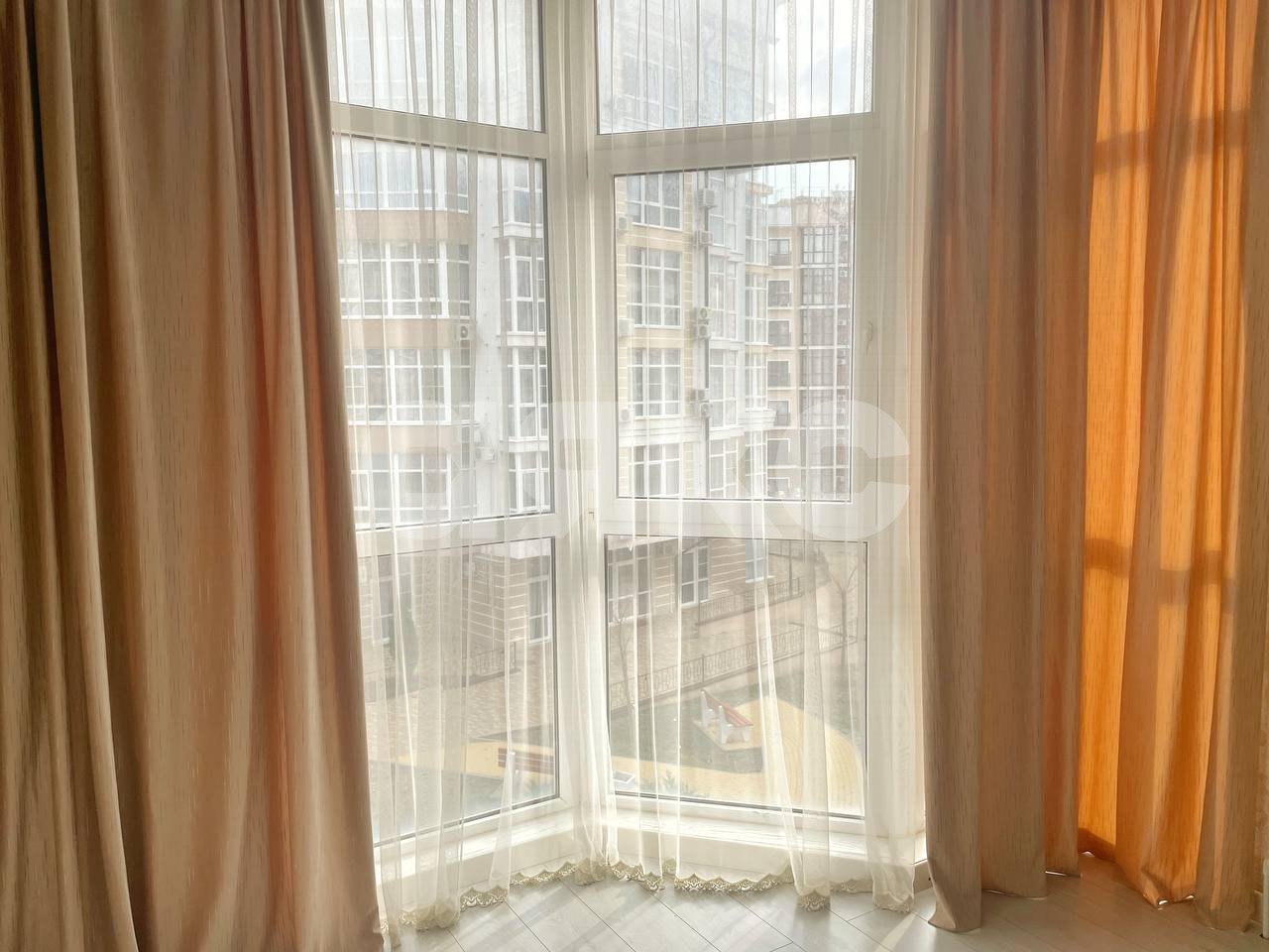 Фото №2: 2-комнатная квартира 72 м² - Геленджик, жилой комплекс Лазурный-2, мкр. жилой комплекс Лазурный-2, ул. Верхняя, 4к3