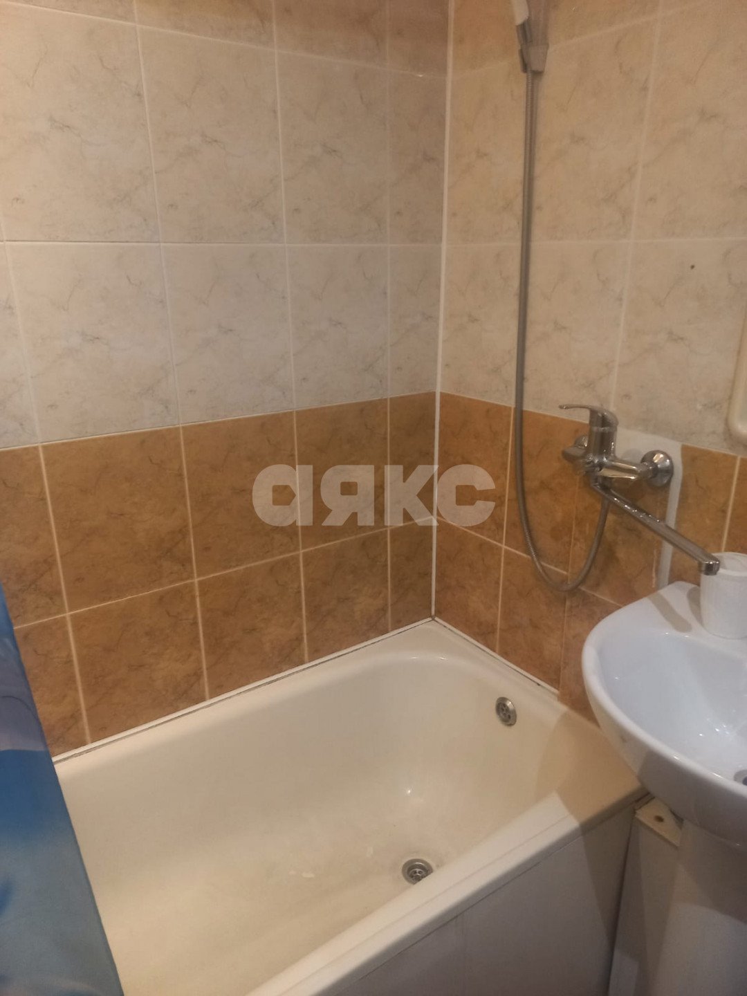 Фото №7: 1-комнатная квартира 37 м² - Геленджик, Толстый Мыс, мкр. Толстый Мыс, ул. Леселидзе, 10